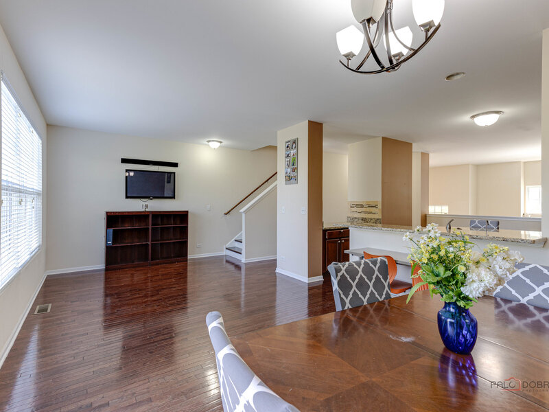 533 Plaza Place Aurora IL 60504