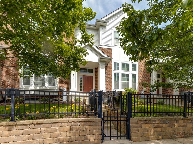 533 Plaza Place Aurora IL 60504