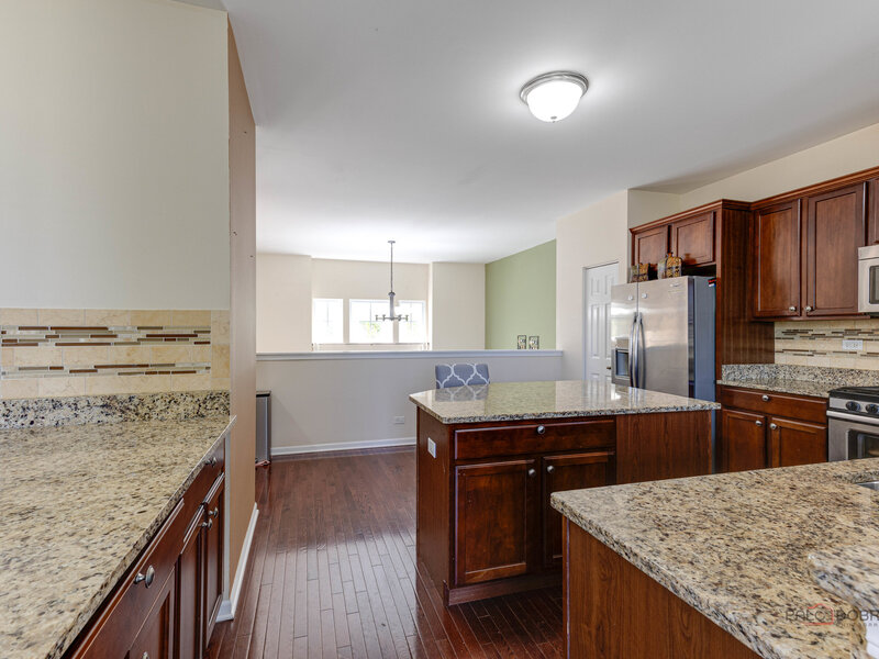 533 Plaza Place Aurora IL 60504