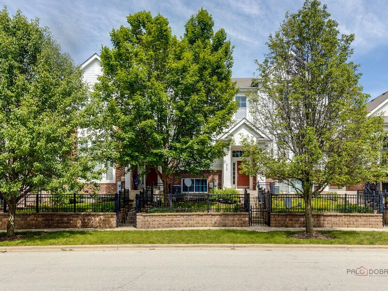 533 Plaza Place Aurora IL 60504