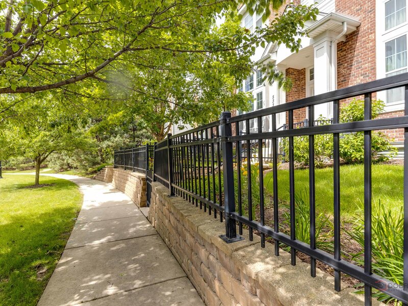 533 Plaza Place Aurora IL 60504