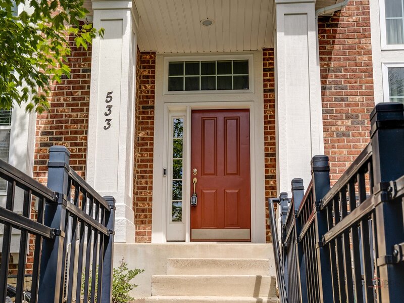 533 Plaza Place Aurora IL 60504