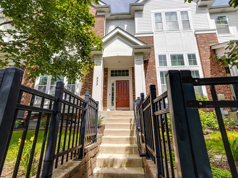 533 Plaza Place Aurora IL 60504