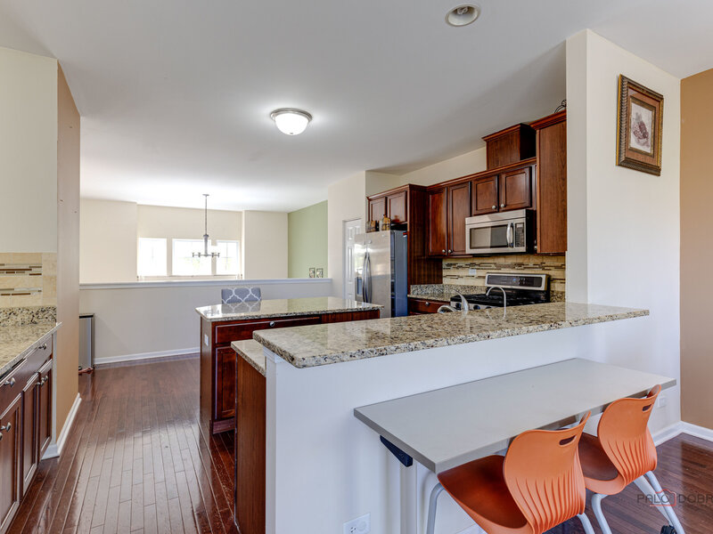 533 Plaza Place Aurora IL 60504
