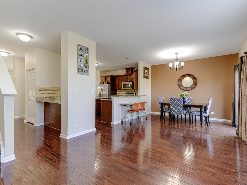 533 Plaza Place Aurora IL 60504
