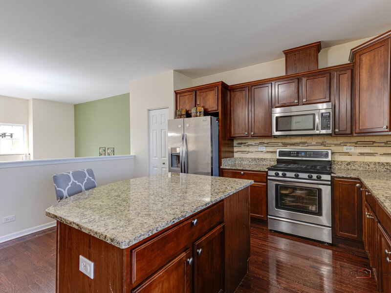 533 Plaza Place Aurora IL 60504