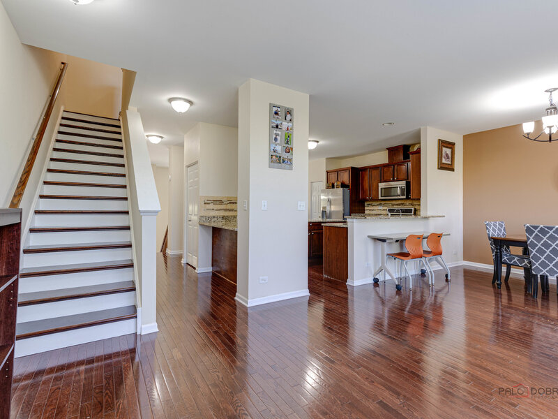 533 Plaza Place Aurora IL 60504