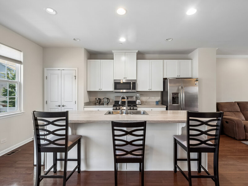 69 Nicholas Drive Des Plaines IL 60016