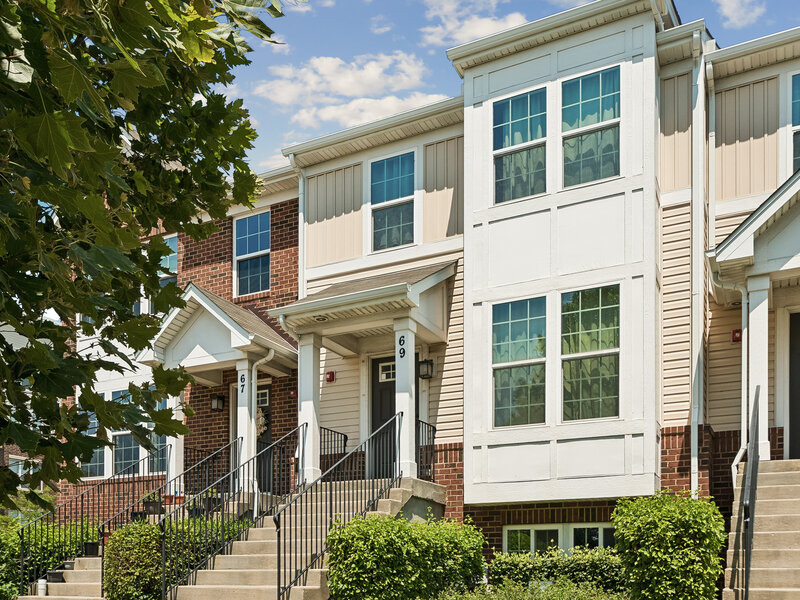 69 Nicholas Drive Des Plaines IL 60016
