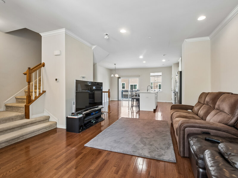 69 Nicholas Drive Des Plaines IL 60016