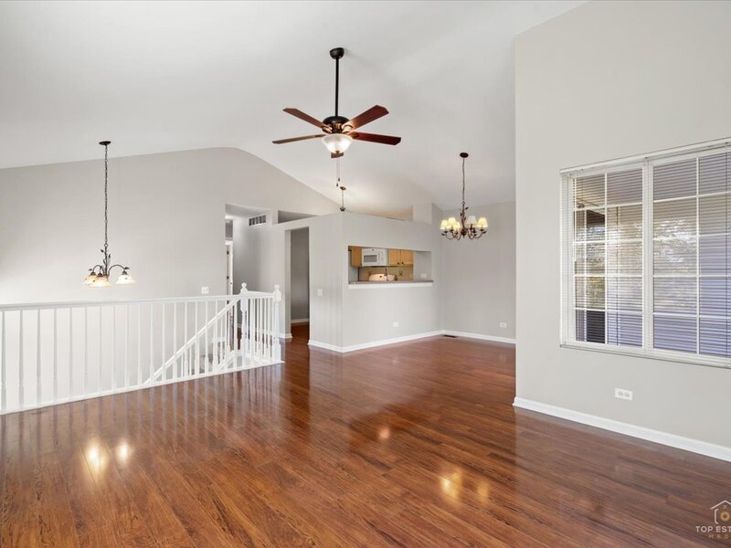 1712 Middlebury Drive Aurora IL 60503