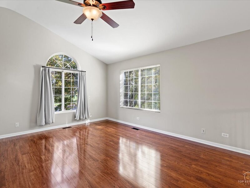 1712 Middlebury Drive Aurora IL 60503