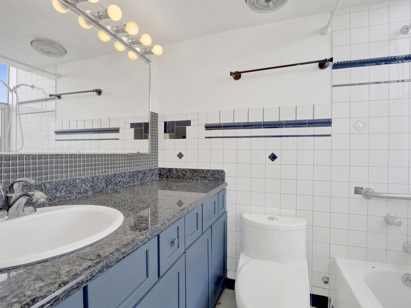 3110 N Sheridan Road Chicago IL 60657