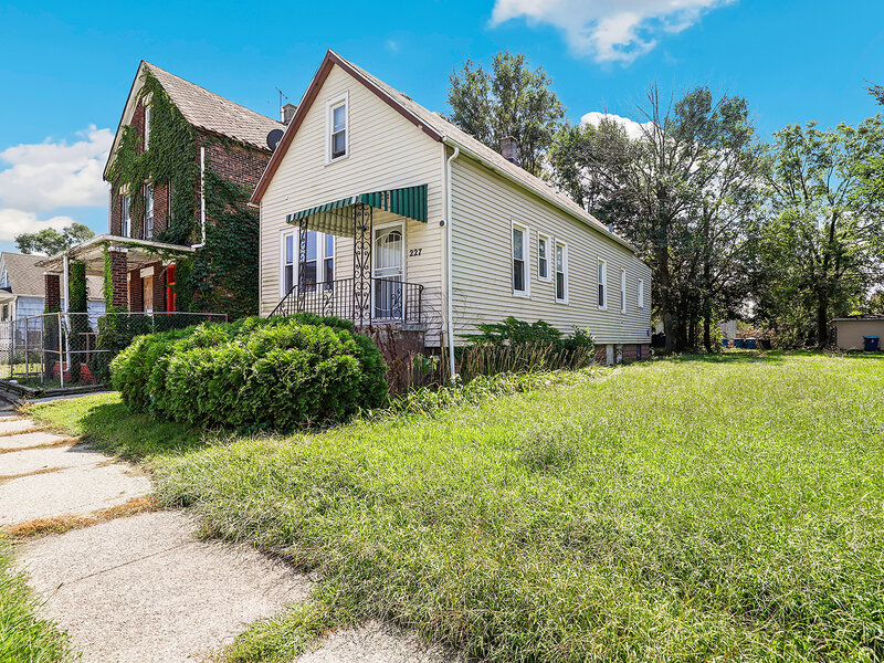 227 154th Place Calumet City IL 60409