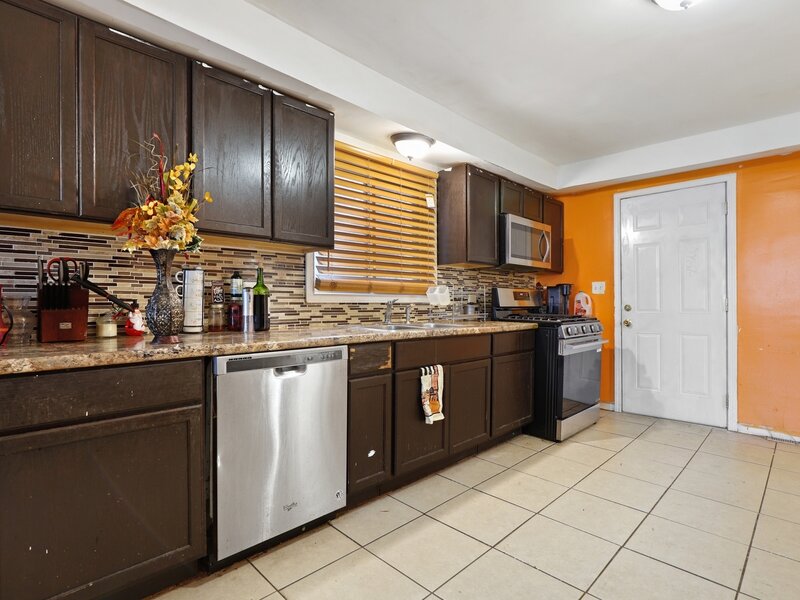 227 154th Place Calumet City IL 60409