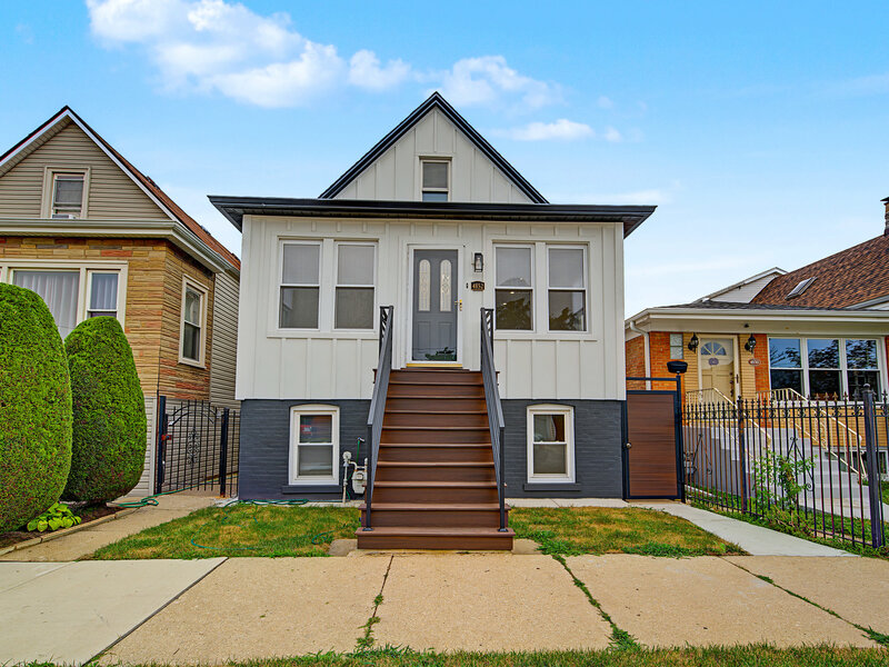 4852 W Melrose Street Chicago IL 60641