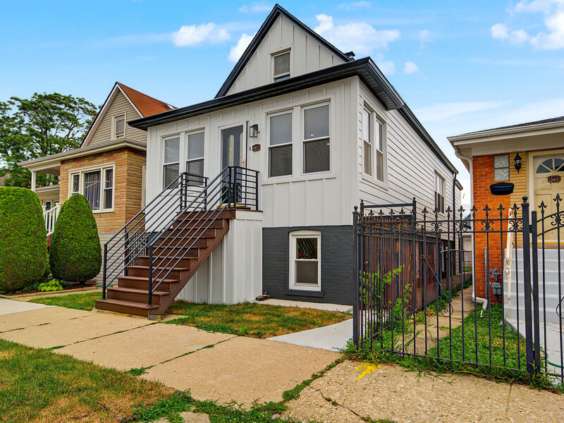 4852 W Melrose Street Chicago IL 60641