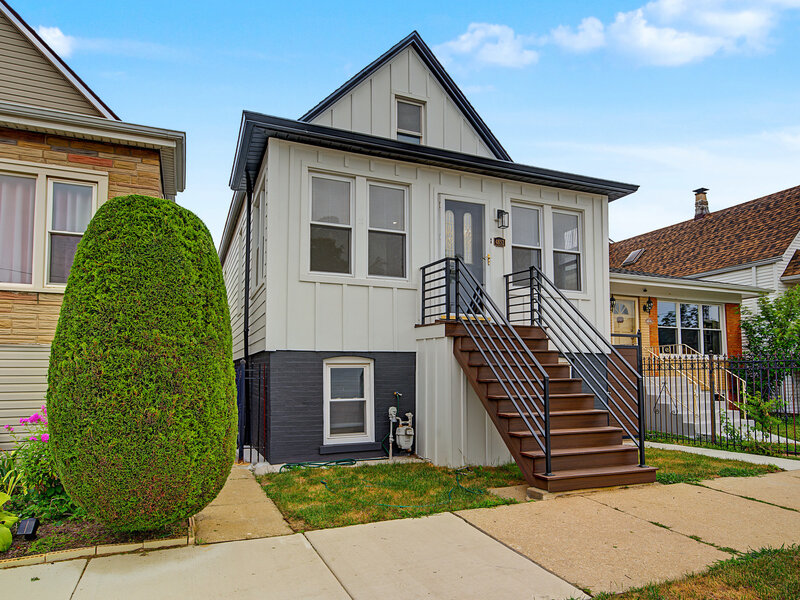 4852 W Melrose Street Chicago IL 60641
