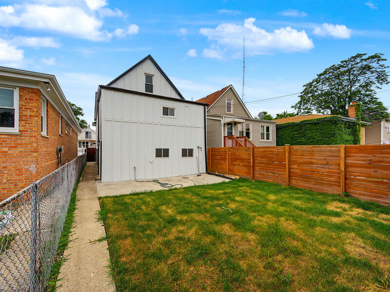 4852 W Melrose Street Chicago IL 60641