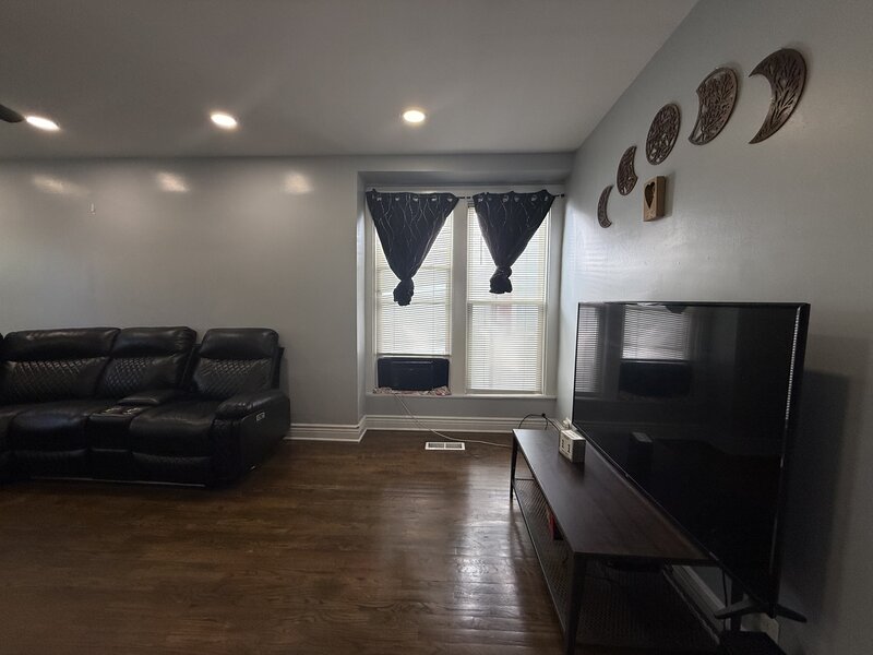 7931 S Muskegon Avenue Chicago IL 60617