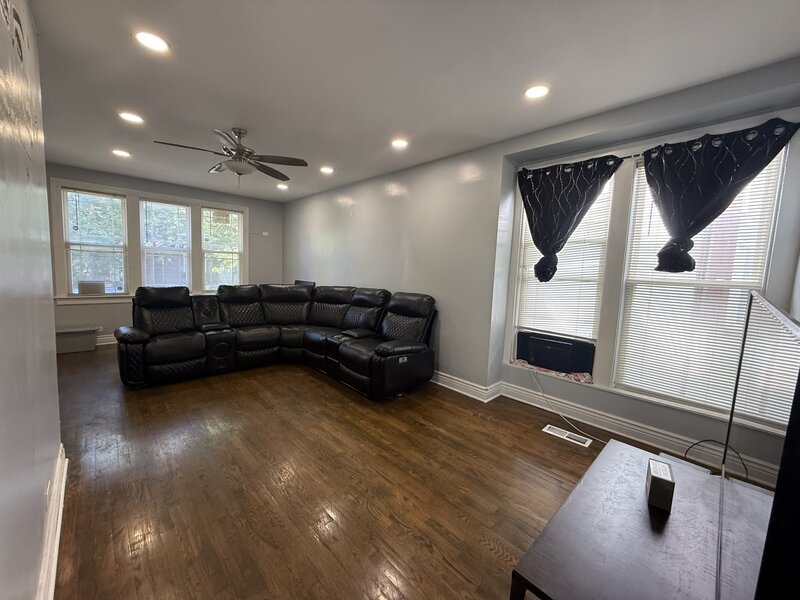 7931 S Muskegon Avenue Chicago IL 60617