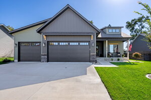 Photo of 4915 Willow Circle Davenport IA 52806