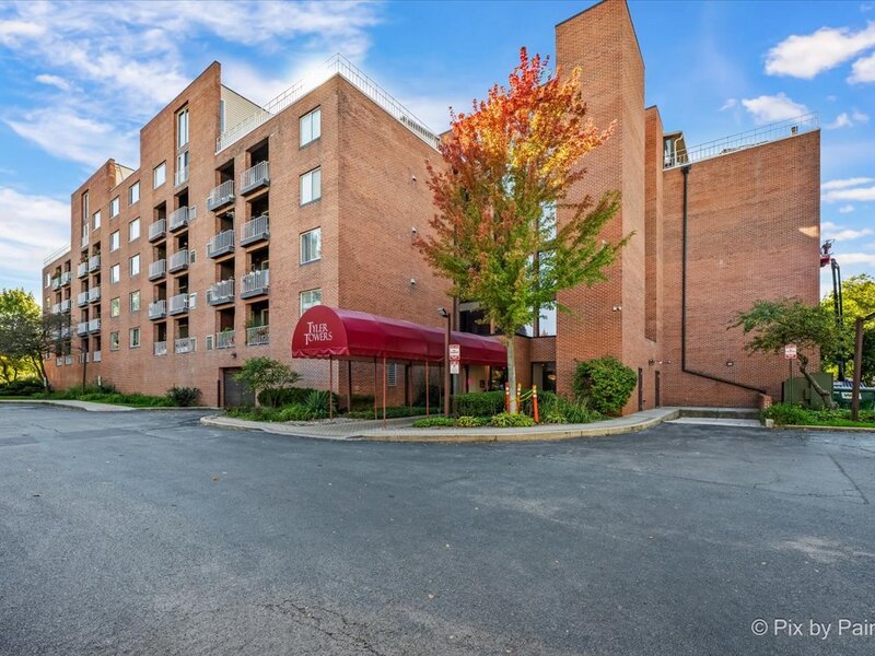 1450 Plymouth Lane Elgin IL 60123