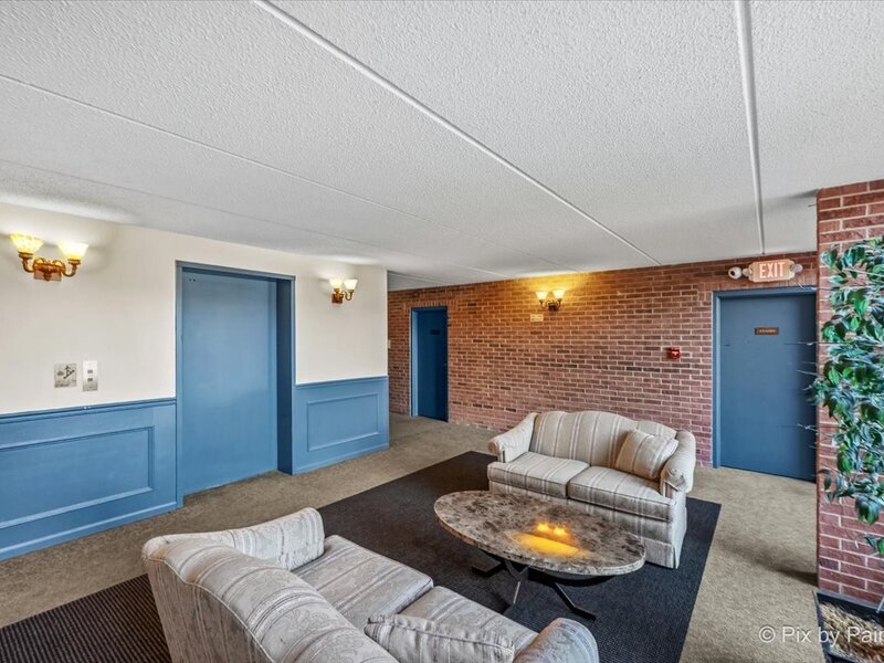 1450 Plymouth Lane Elgin IL 60123