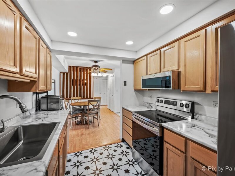 1450 Plymouth Lane Elgin IL 60123