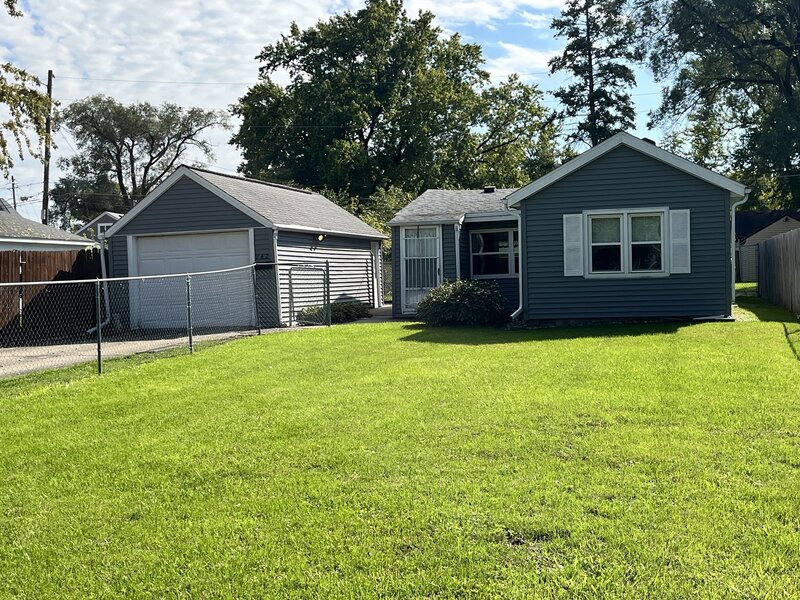 242 29th Avenue East Moline IL 61244