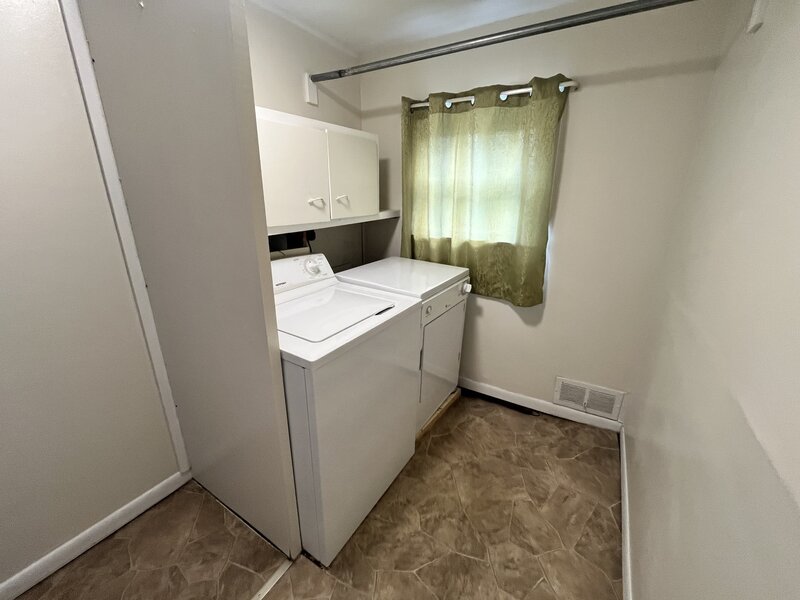 242 29th Avenue East Moline IL 61244