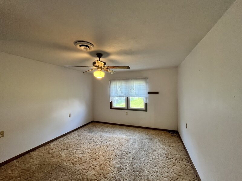 242 29th Avenue East Moline IL 61244