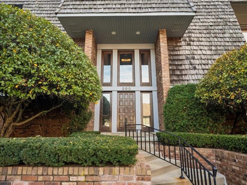 200 Red Top Drive Libertyville IL 60048