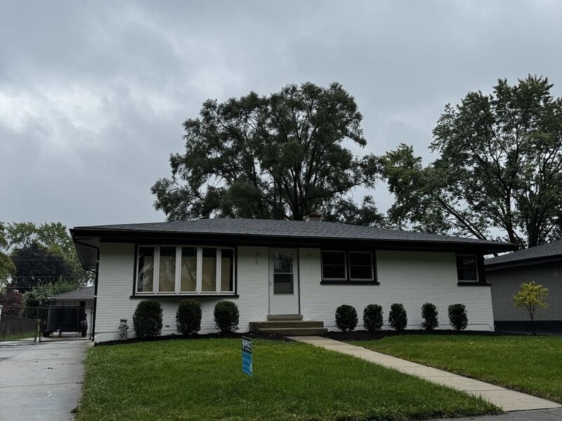 667 W Saint Aubin Drive Addison IL 60101