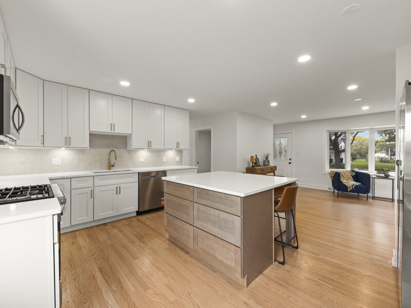 667 W Saint Aubin Drive Addison IL 60101