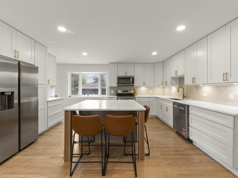 667 W Saint Aubin Drive Addison IL 60101