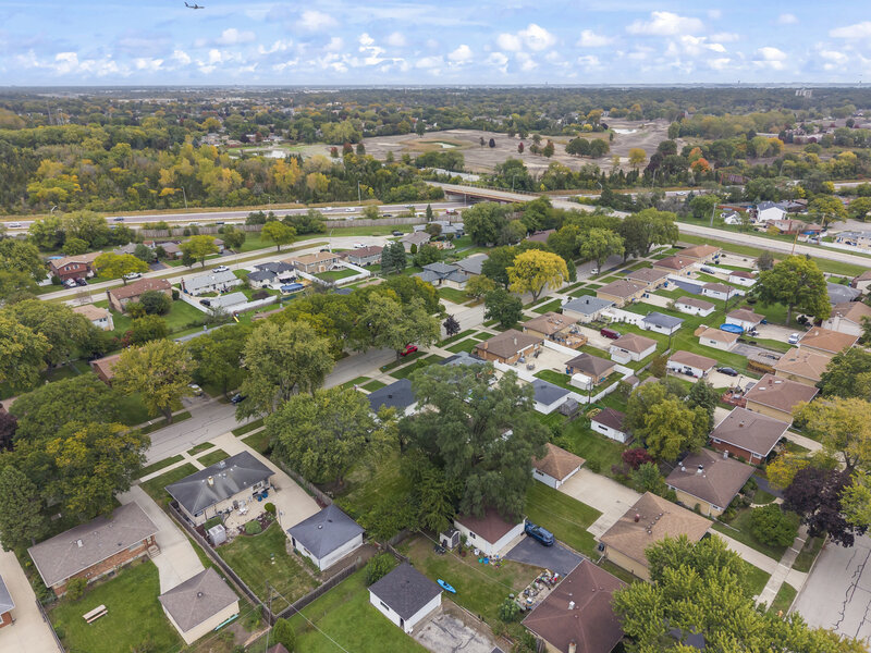 667 W Saint Aubin Drive Addison IL 60101