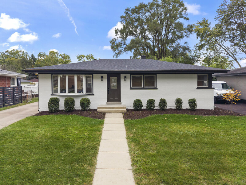 667 W Saint Aubin Drive Addison IL 60101