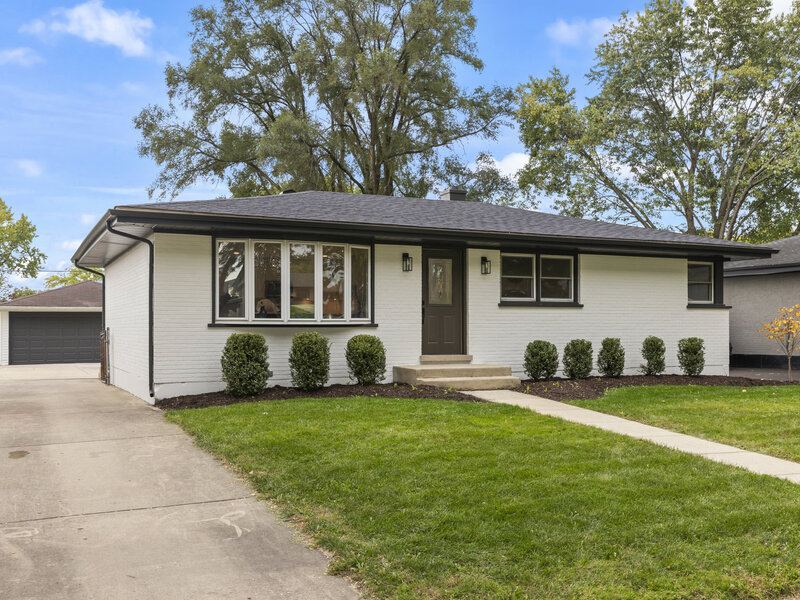 667 W Saint Aubin Drive Addison IL 60101