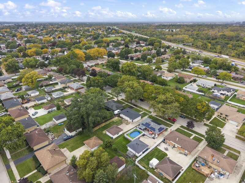 667 W Saint Aubin Drive Addison IL 60101