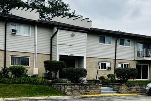Photo of 860 E Old Willow Road Prospect Heights IL 60070 Unit 138