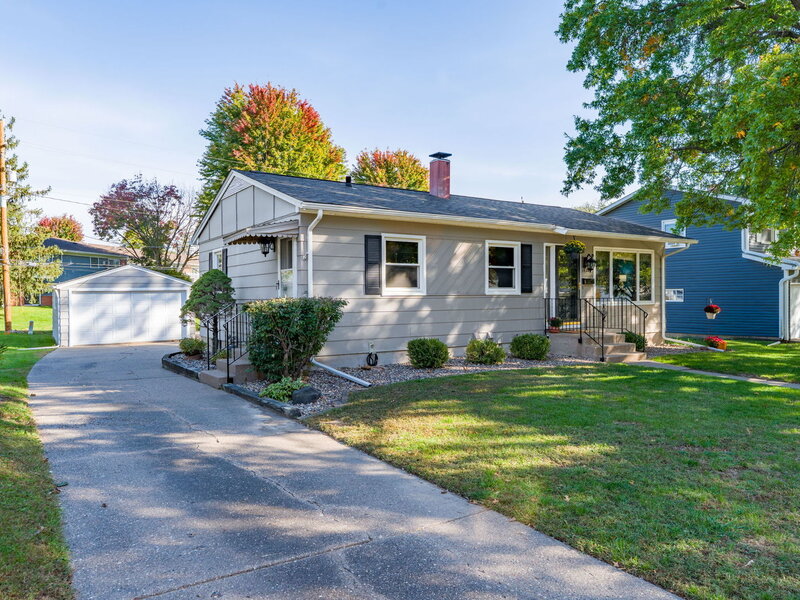 1828 E 32nd Street Davenport IA 52807