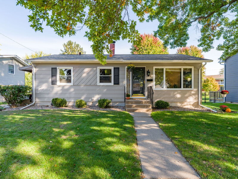 1828 E 32nd Street Davenport IA 52807