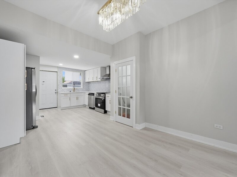 8506 S Euclid Avenue Chicago IL 60617