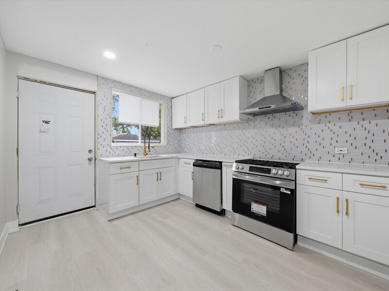 8506 S Euclid Avenue Chicago IL 60617