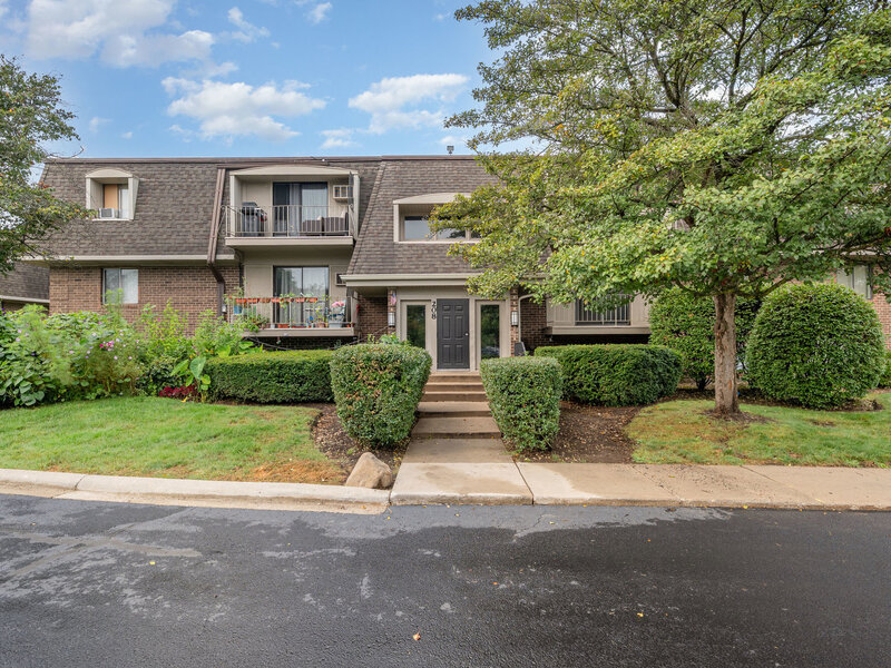 208 E Bailey Road Naperville IL 60565