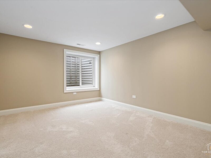 19 Big Oak Lane Riverwoods IL 60015