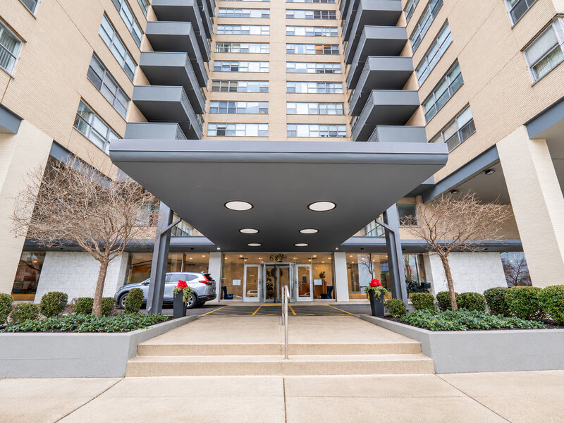 6301 N Sheridan Road Chicago IL 60660