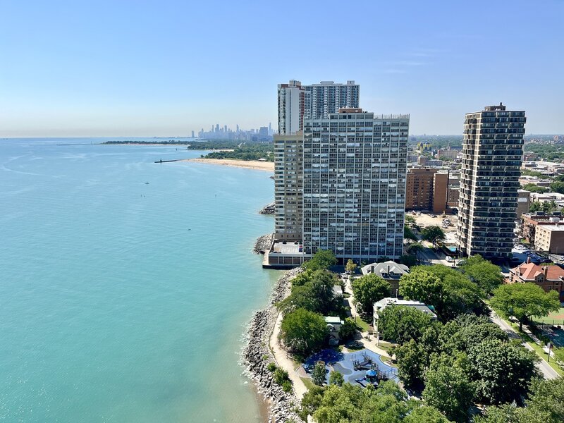 6301 N Sheridan Road Chicago IL 60660