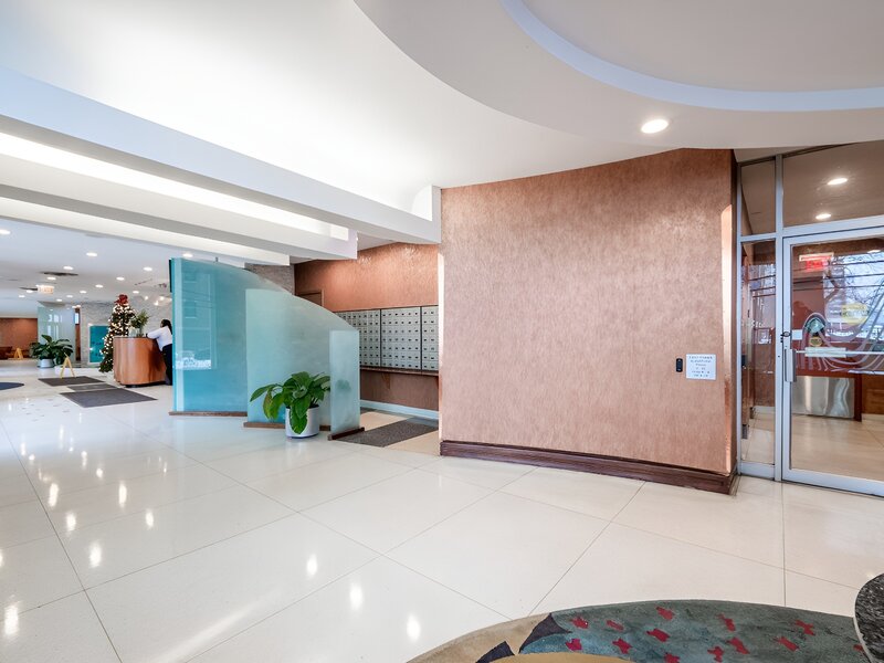 6301 N Sheridan Road Chicago IL 60660